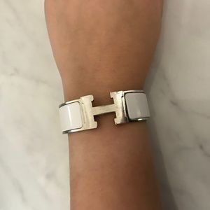 AUTH Hermes H Clic Clac Bangle PM, white/silver